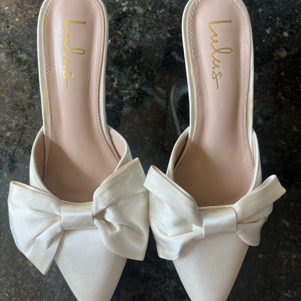 Ivory Bow kitten heels